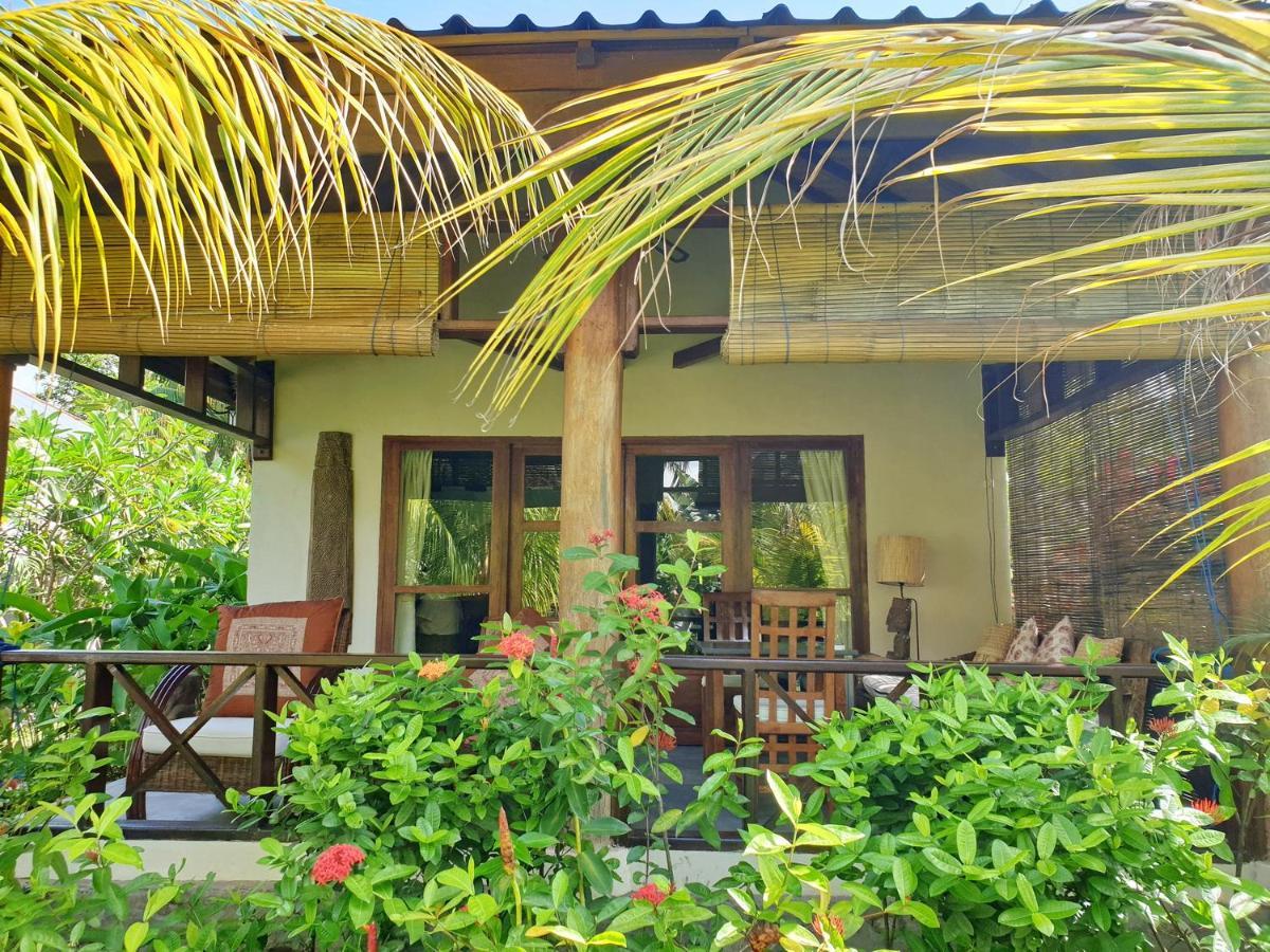 Waiara Village Guesthouse Maumere Exterior photo