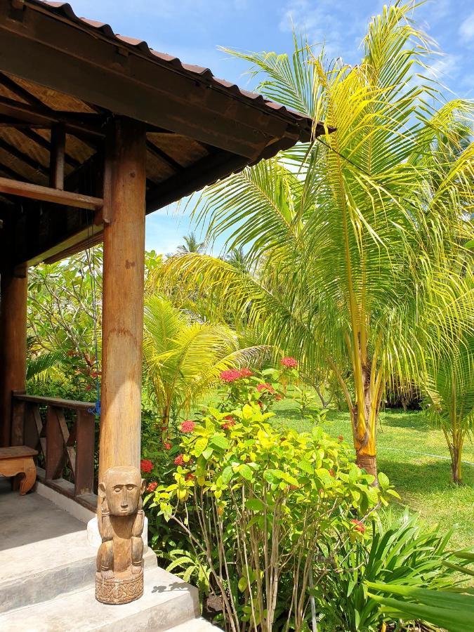 Waiara Village Guesthouse Maumere Exterior photo